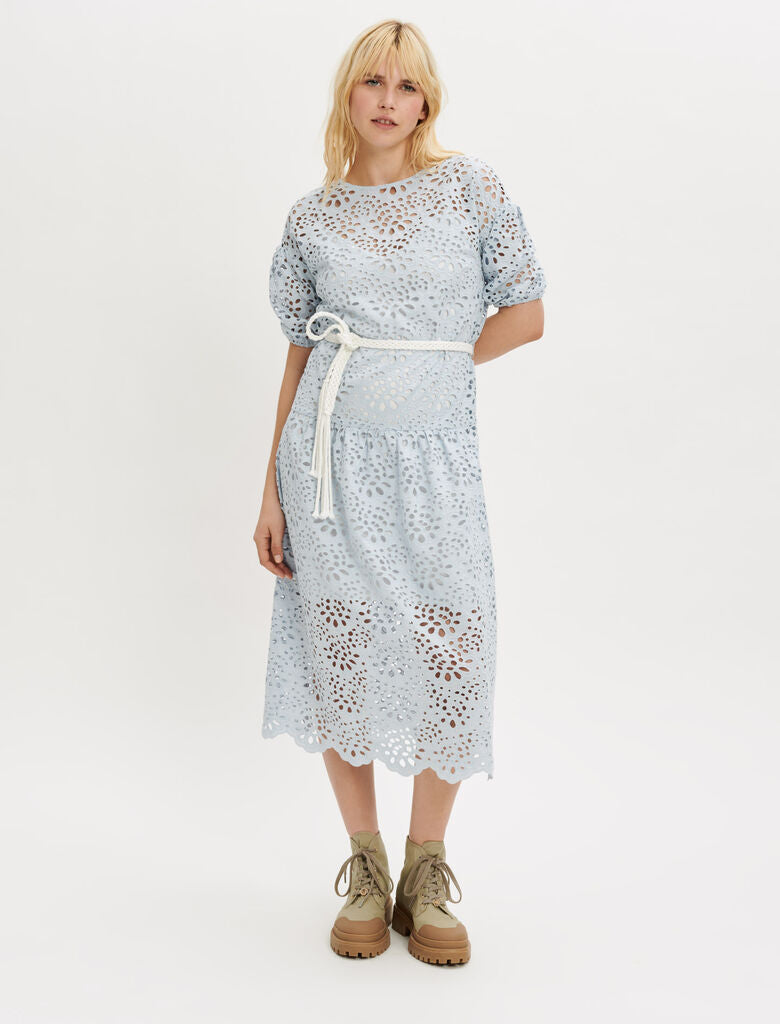 Vestido de guipur con la espalda al aire