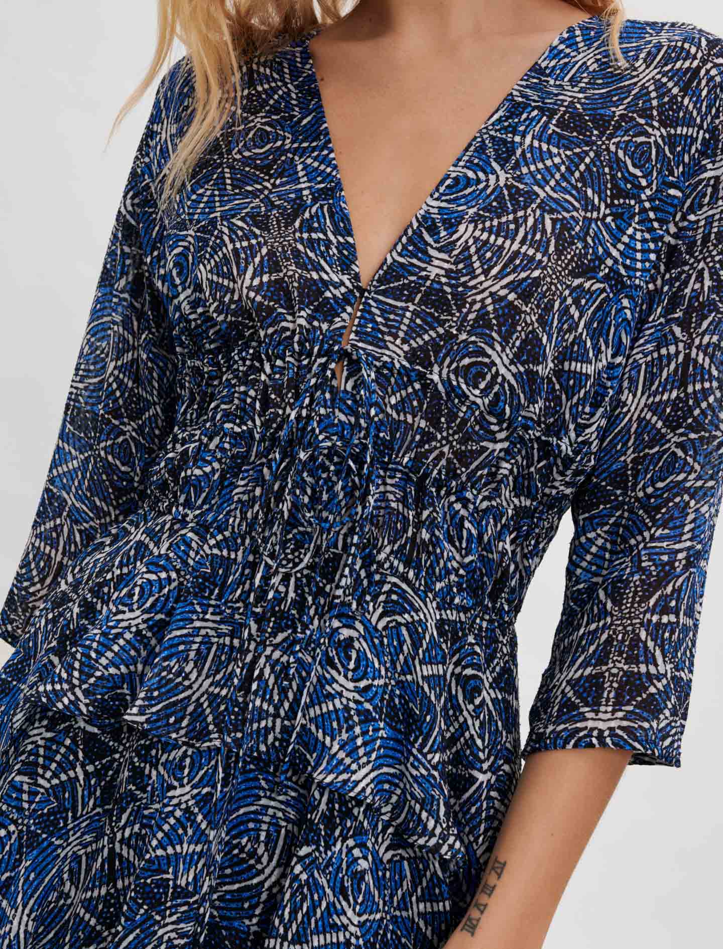 Vestido con volantes de viscosa
