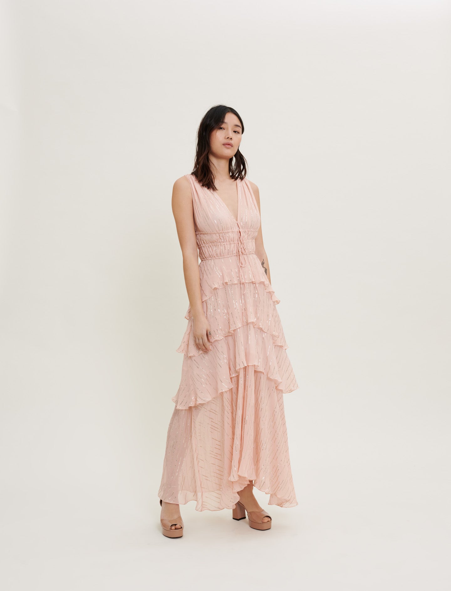 Vestido seda y lamé con volantes