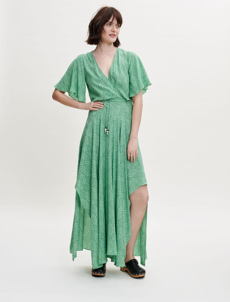 Vestido pañuelo fluido y estampado