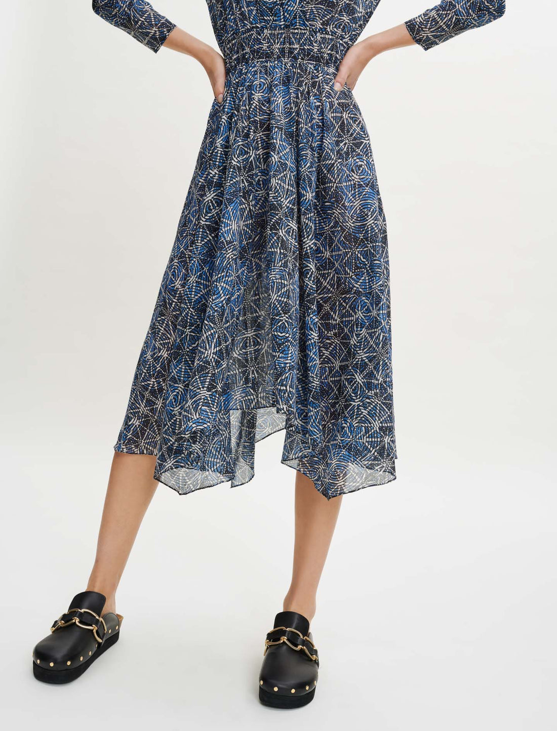 Vestido con frunces de viscosa estampada