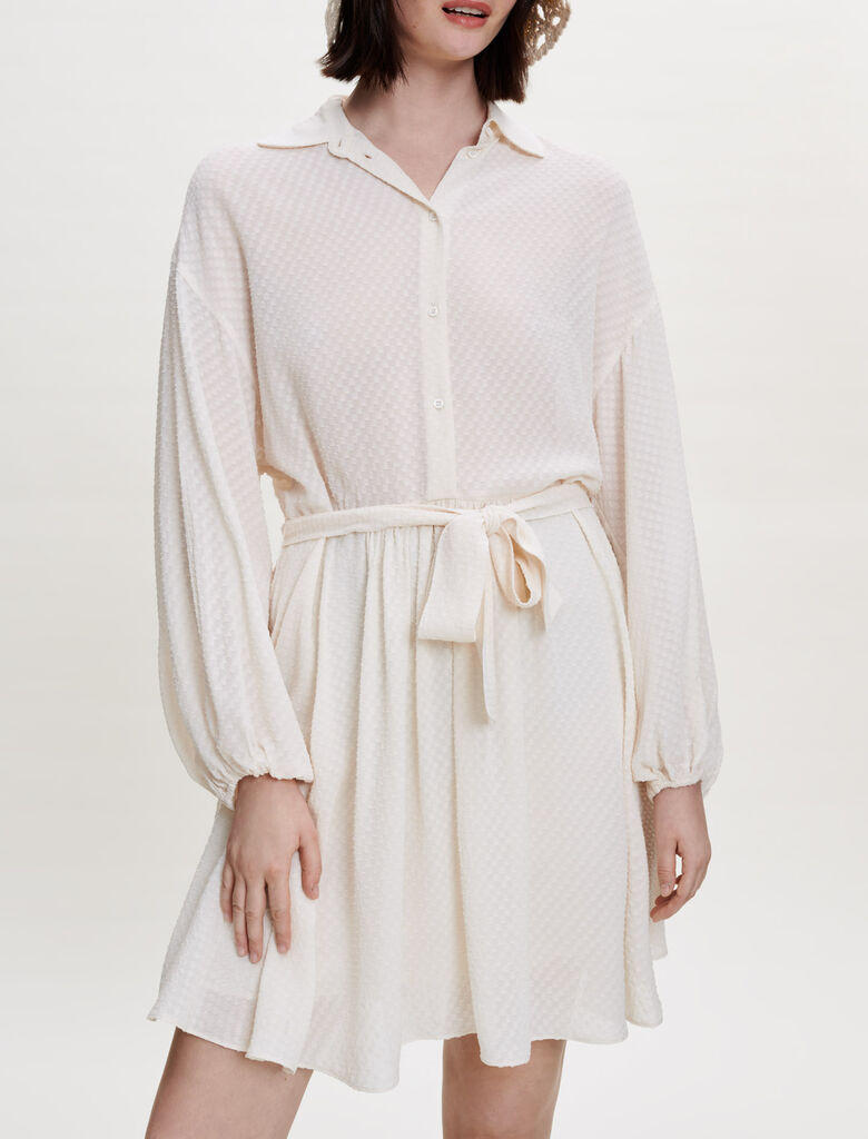 Vestido camisero fluido y suelto