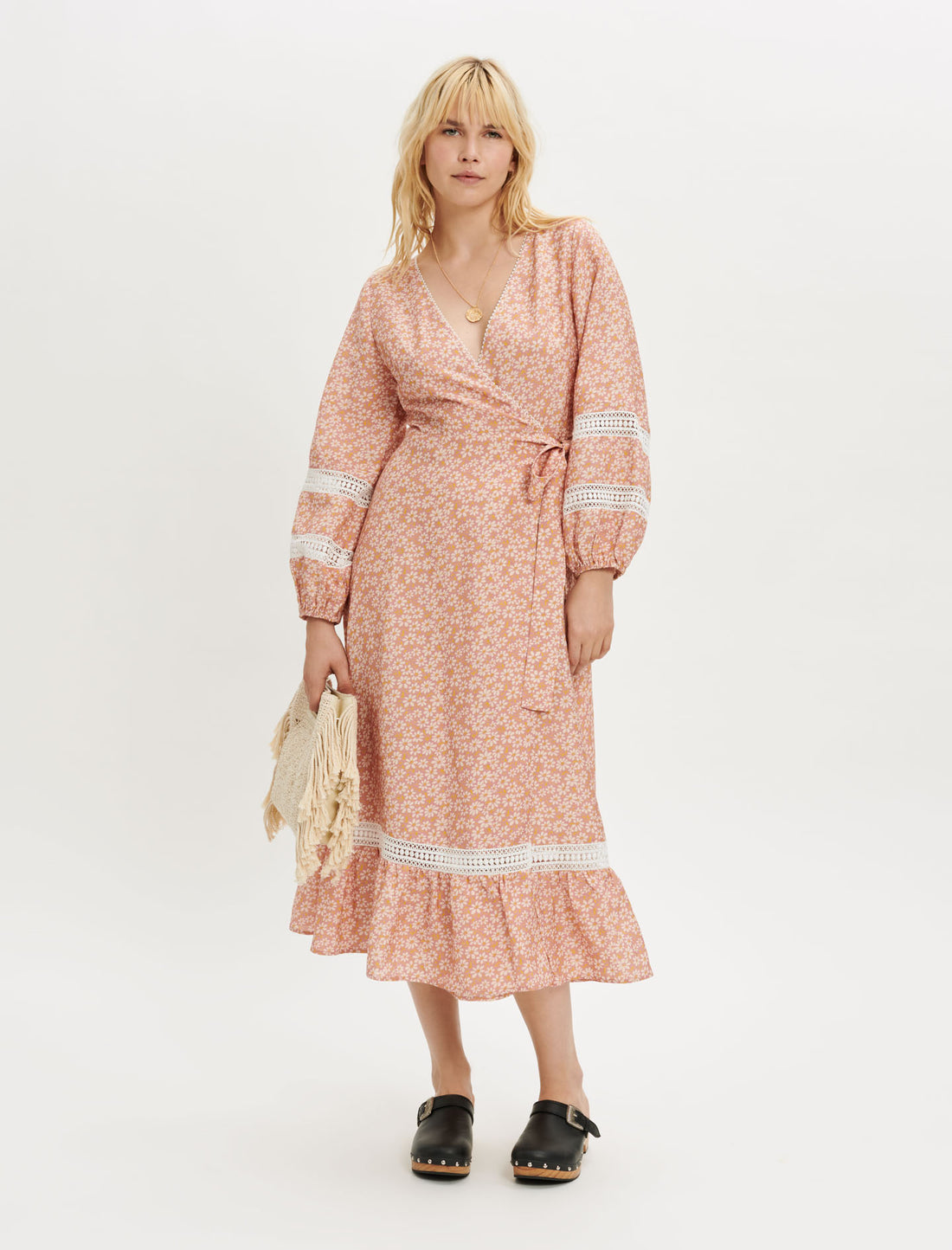 Vestido cruzado estampado con tiras