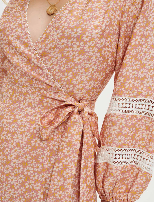 Vestido cruzado estampado con tiras