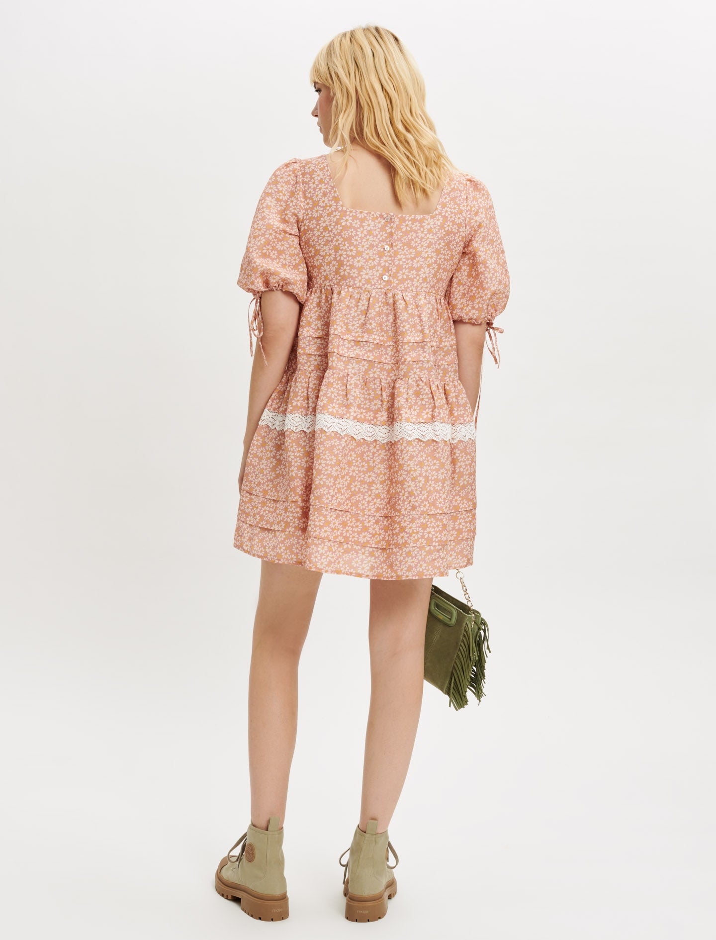 Vestido estampado con tiras de encaje
