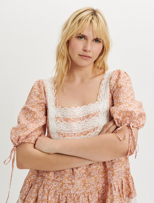 Vestido estampado con tiras de encaje