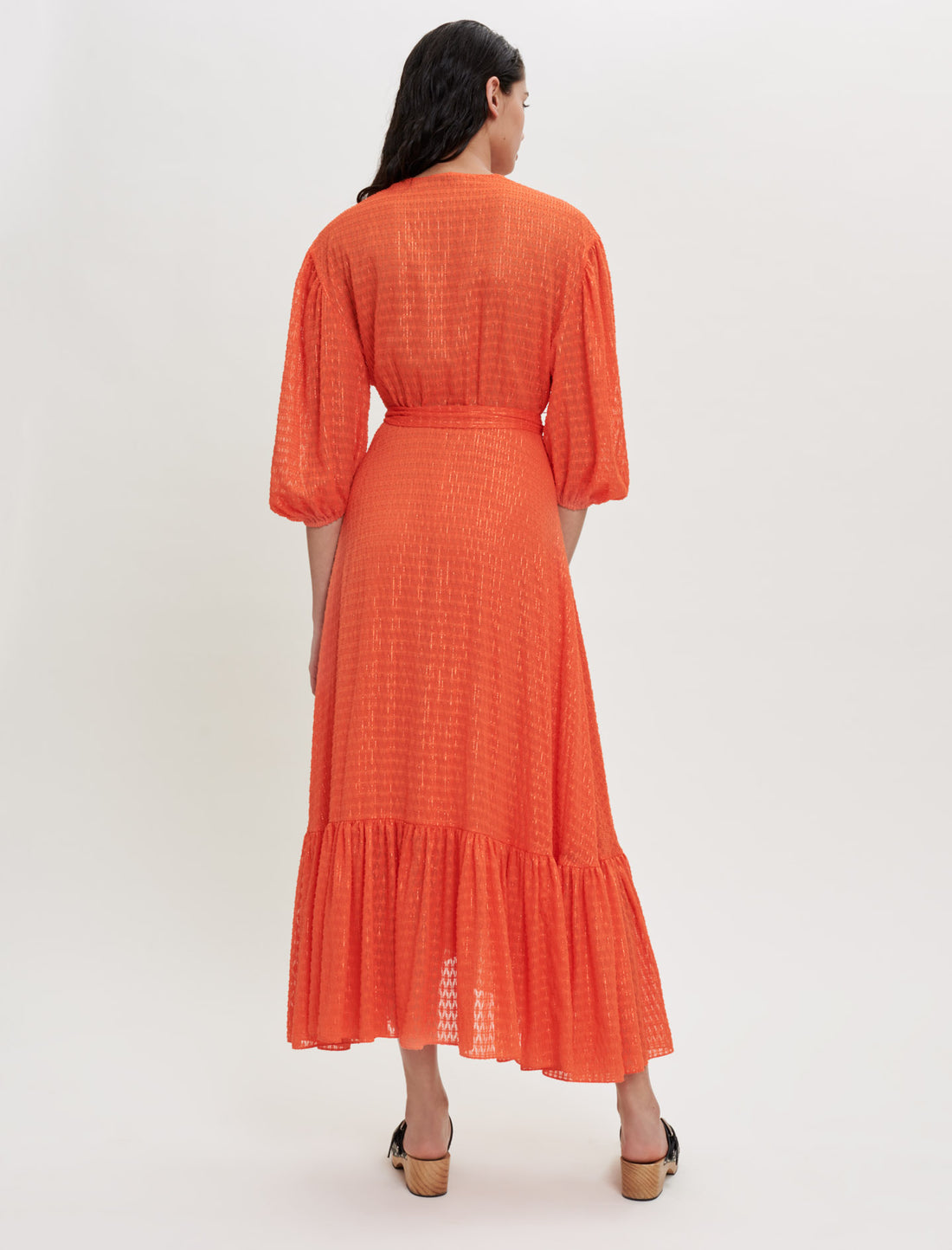 Vestido cruzado con volantes