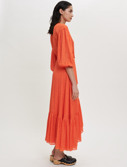 Vestido cruzado con volantes