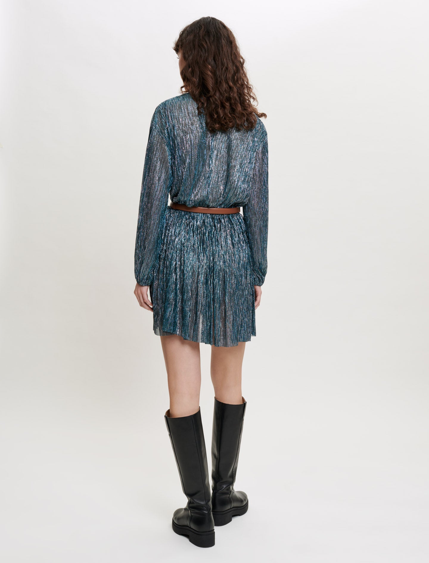 Vestido totalmente plisado con brillo