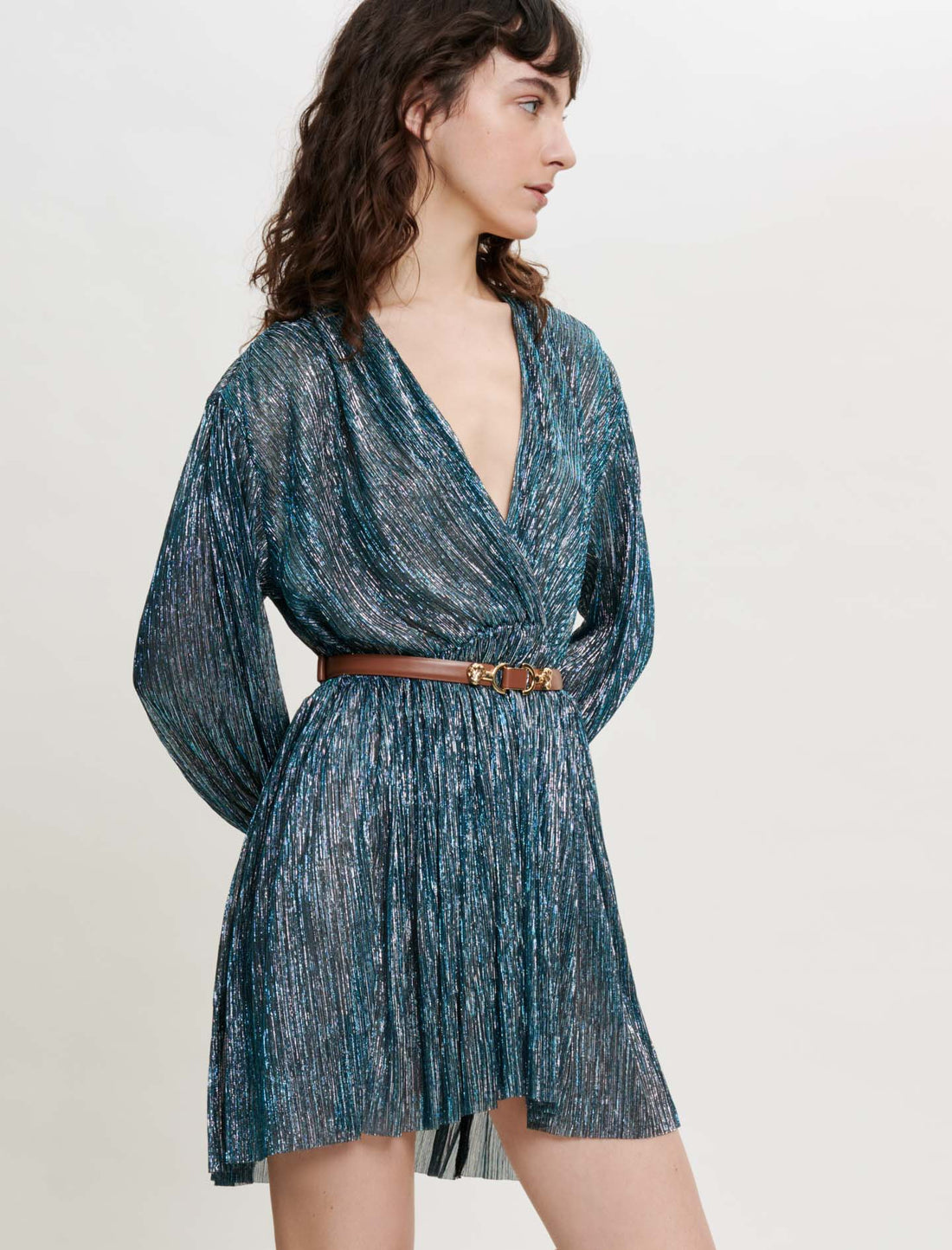 Vestido totalmente plisado con brillo