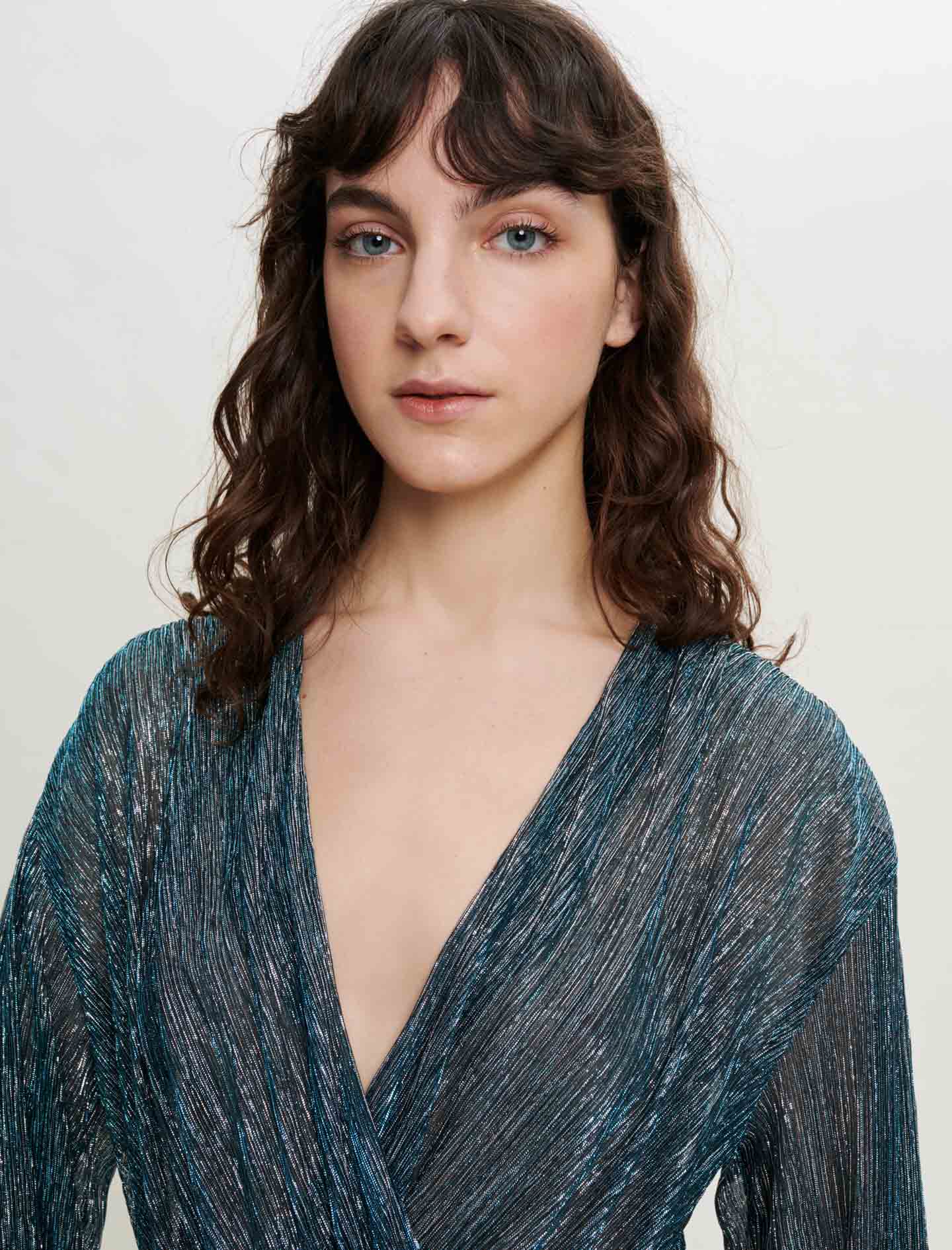 Vestido totalmente plisado con brillo