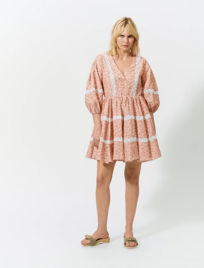 Vestido estampado con encaje