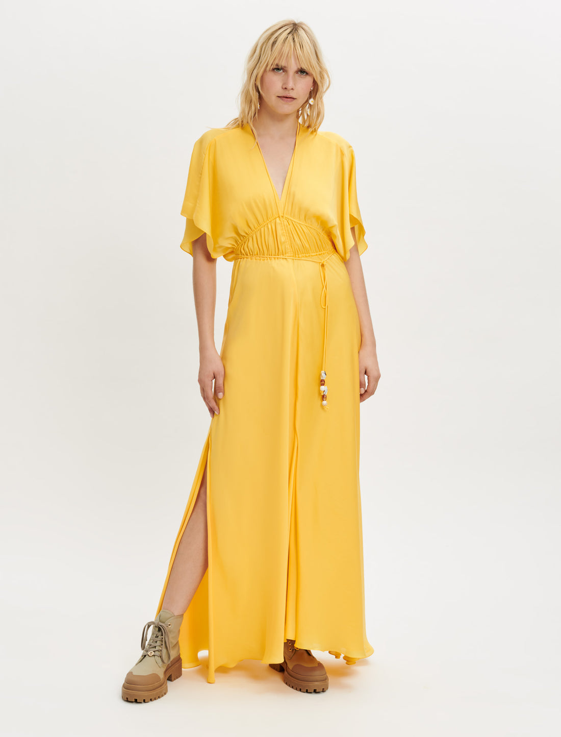 Vestido pañuelo de raso y cuentas