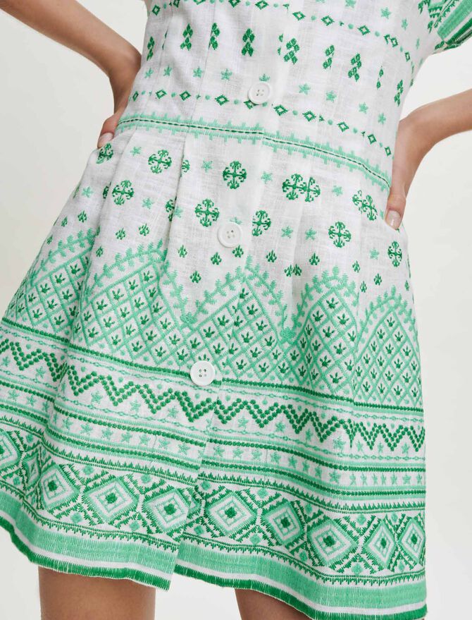 Vestido de guipur abierto en la cintura