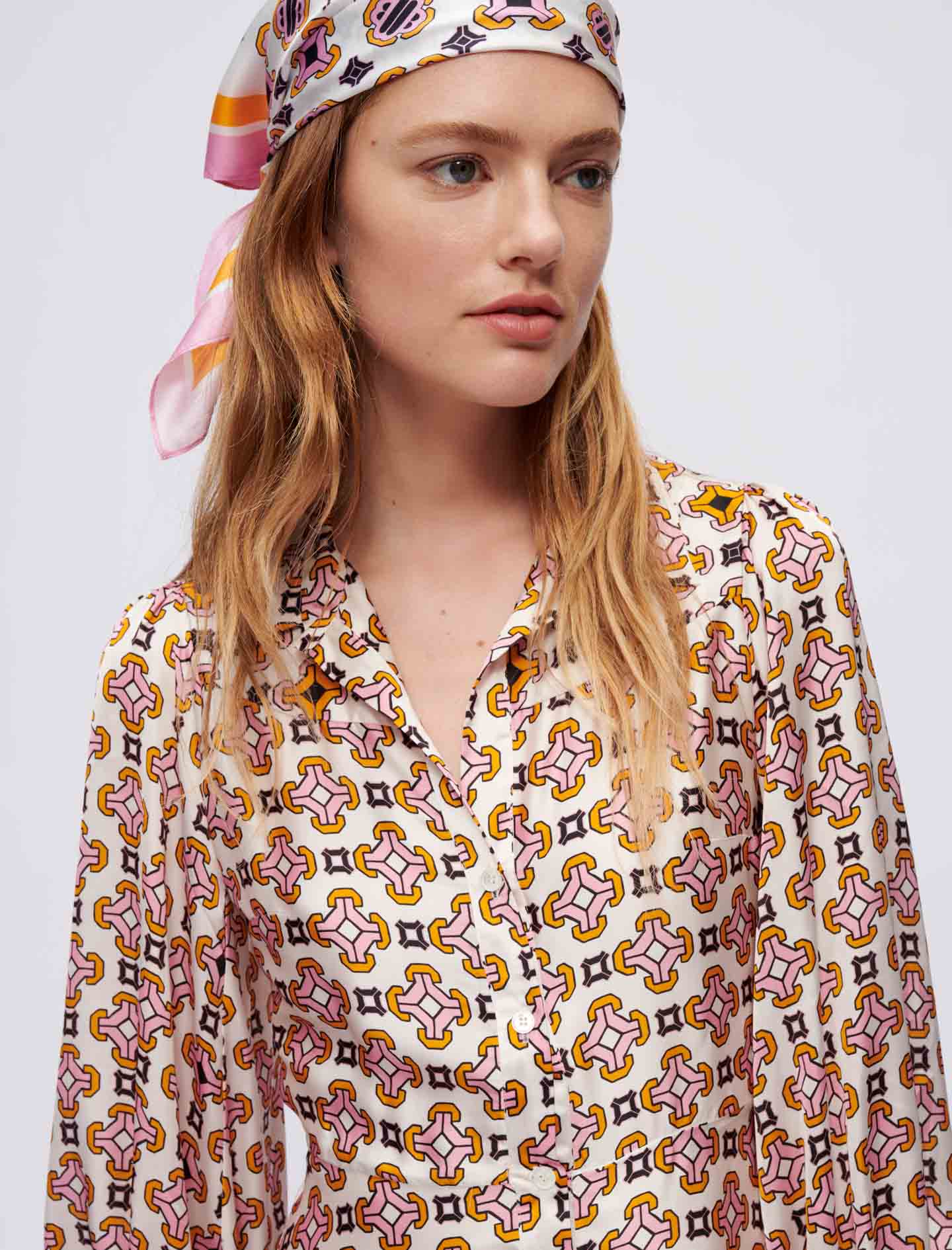 Vestido camisero de raso estampado