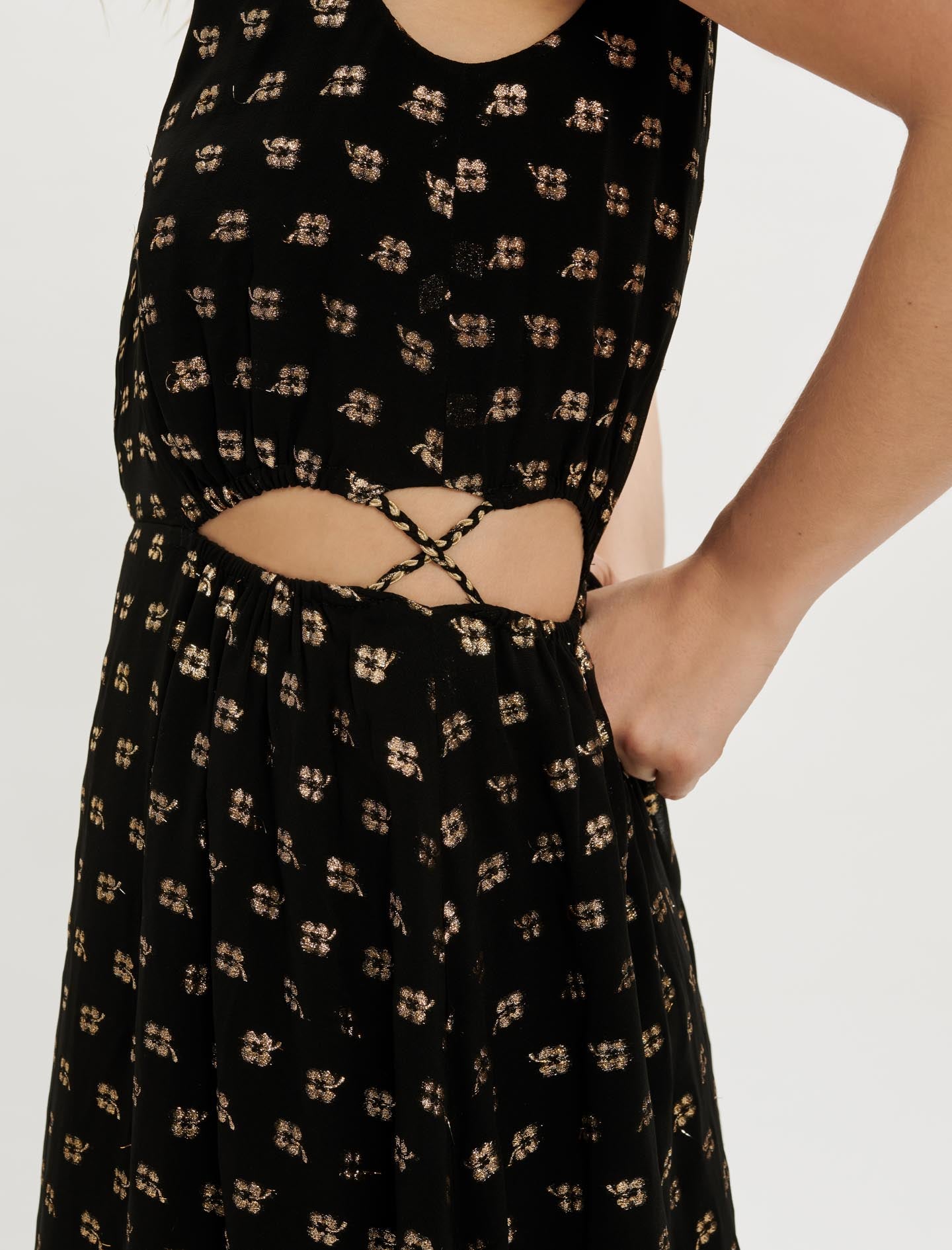 Vestido de tirantes estampado con cuello