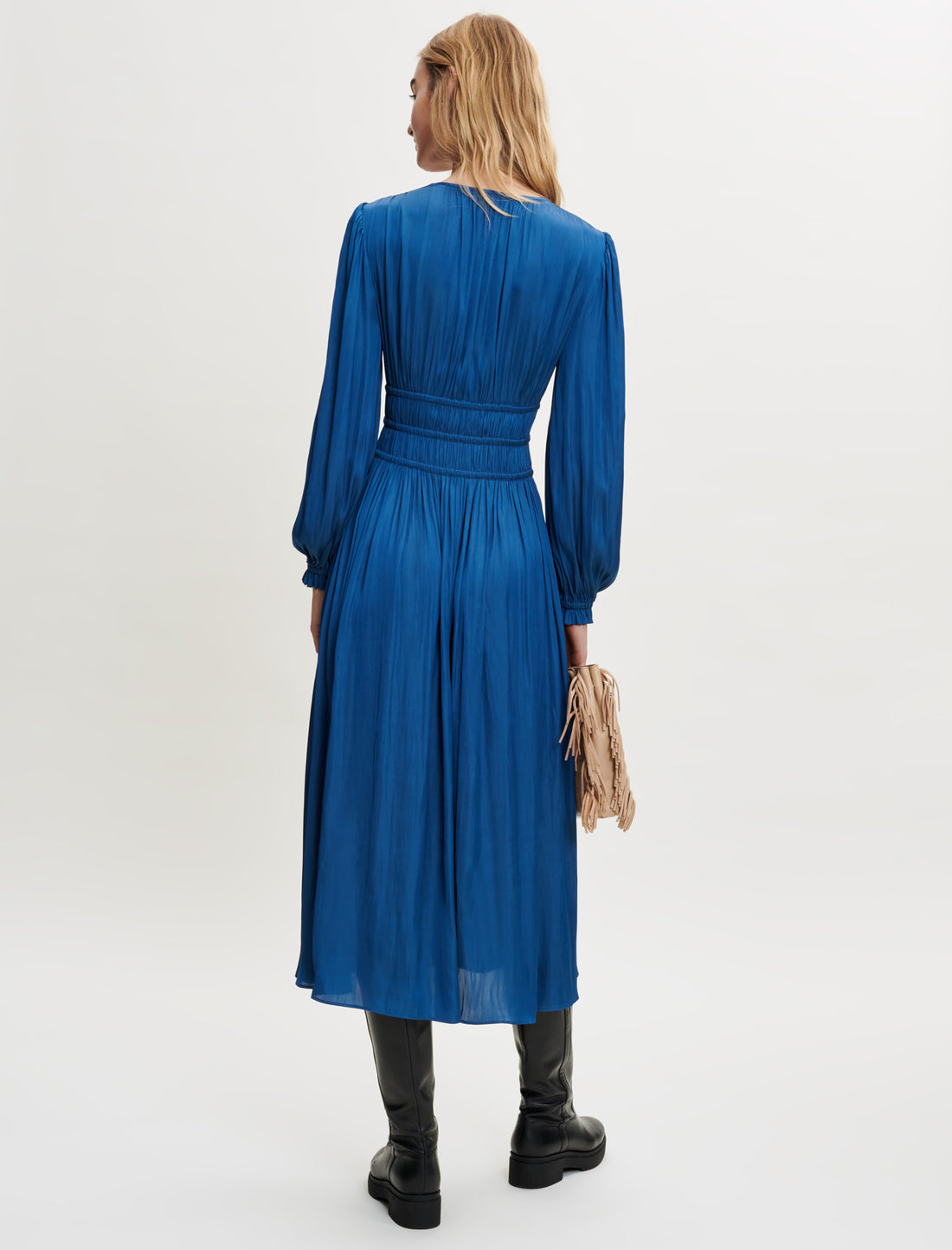 Vestido de raso fruncido en la cintura