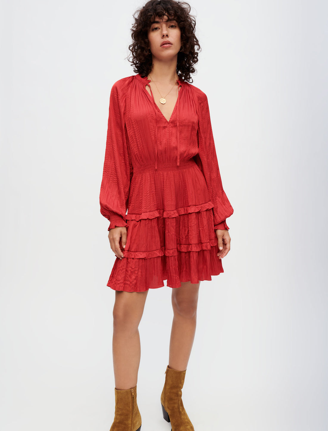 Vestido de raso fluido y plisado