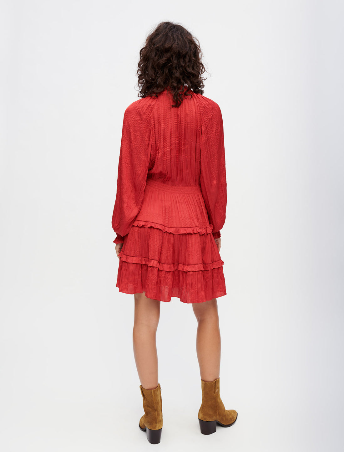 Vestido de raso fluido y plisado