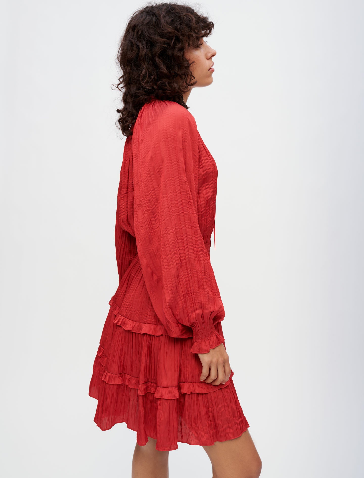 Vestido de raso fluido y plisado