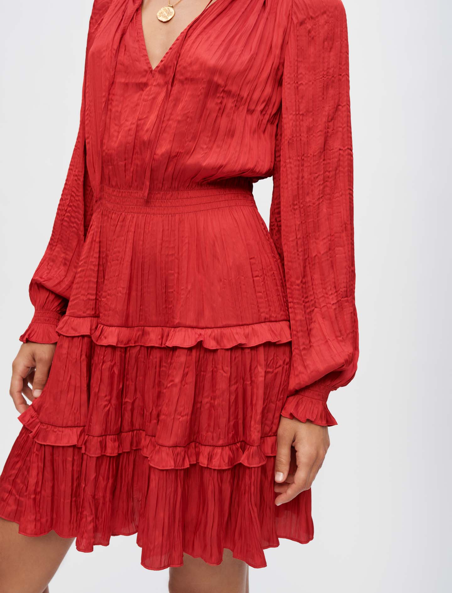 Vestido de raso fluido y plisado