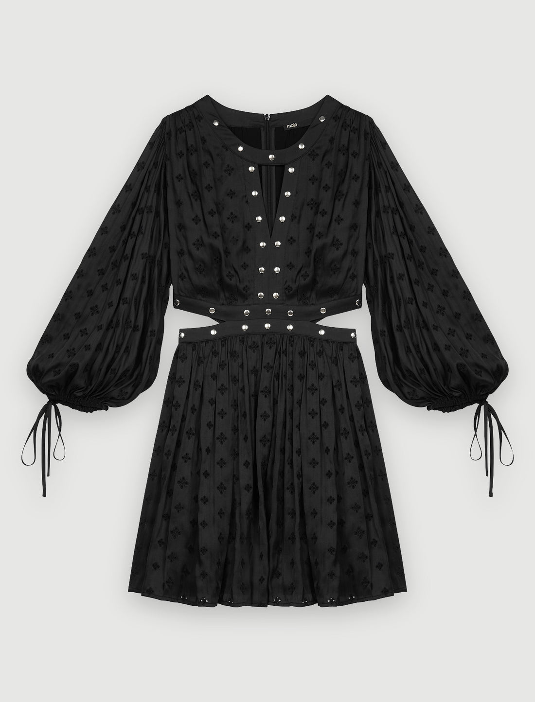 Vestido de raso bordado con tachas