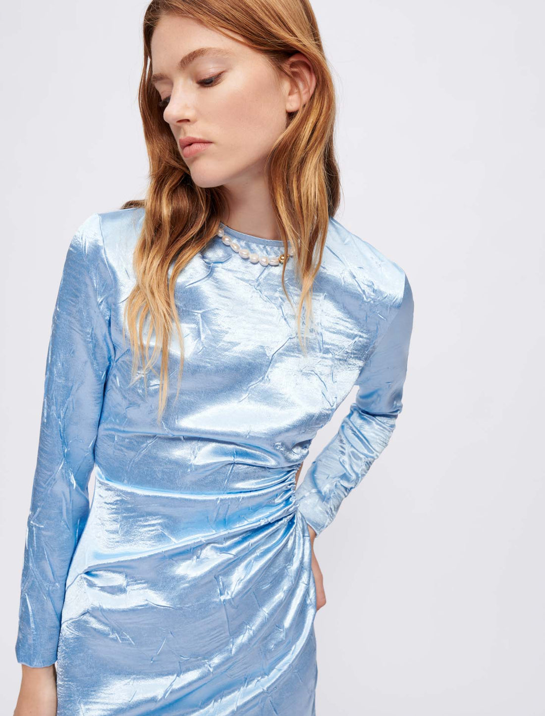 Vestido de raso ajustado