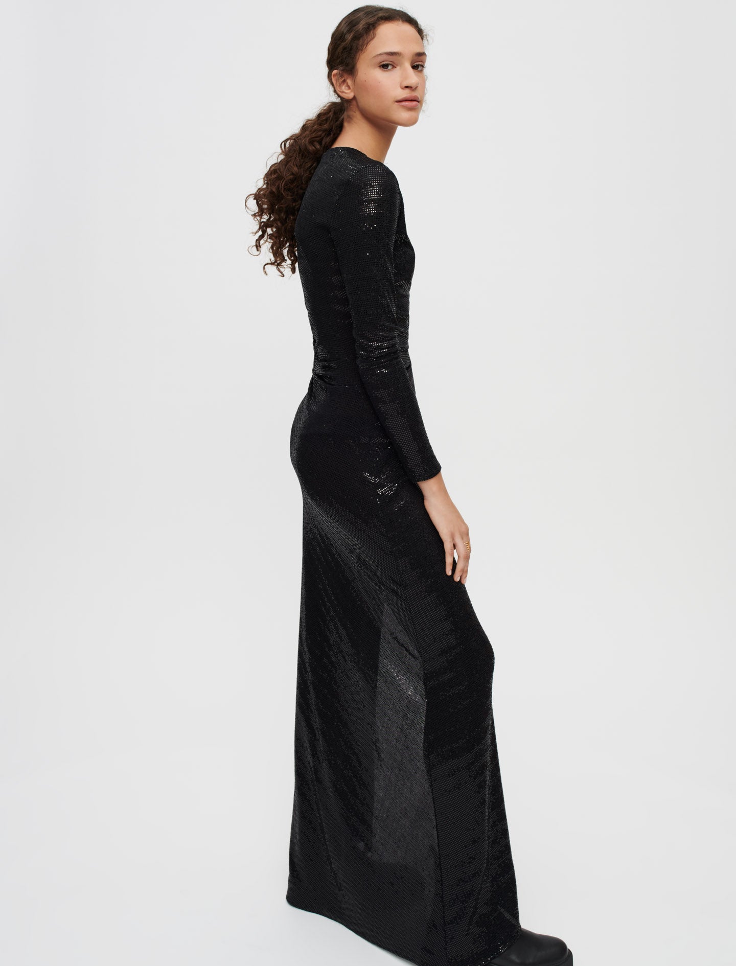 Vestido negro largo con purpurina