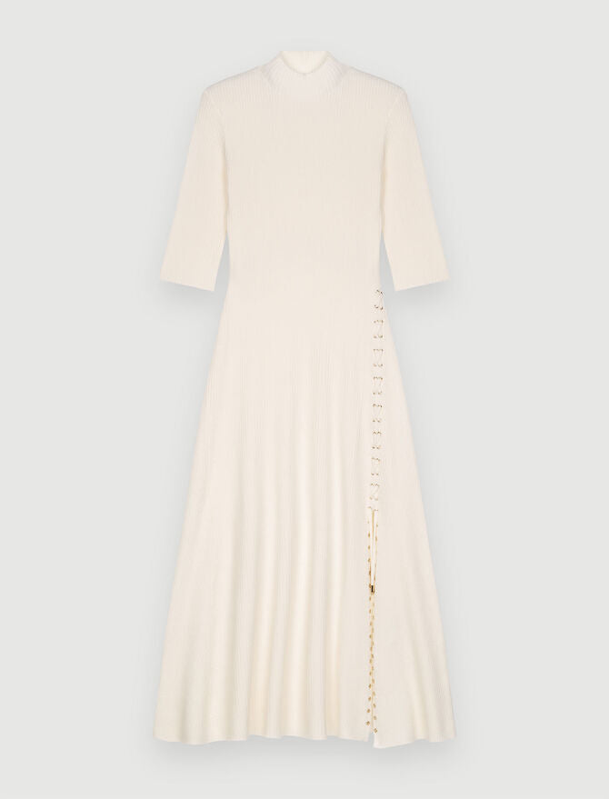 Vestido de punto canalé y ojales dorados