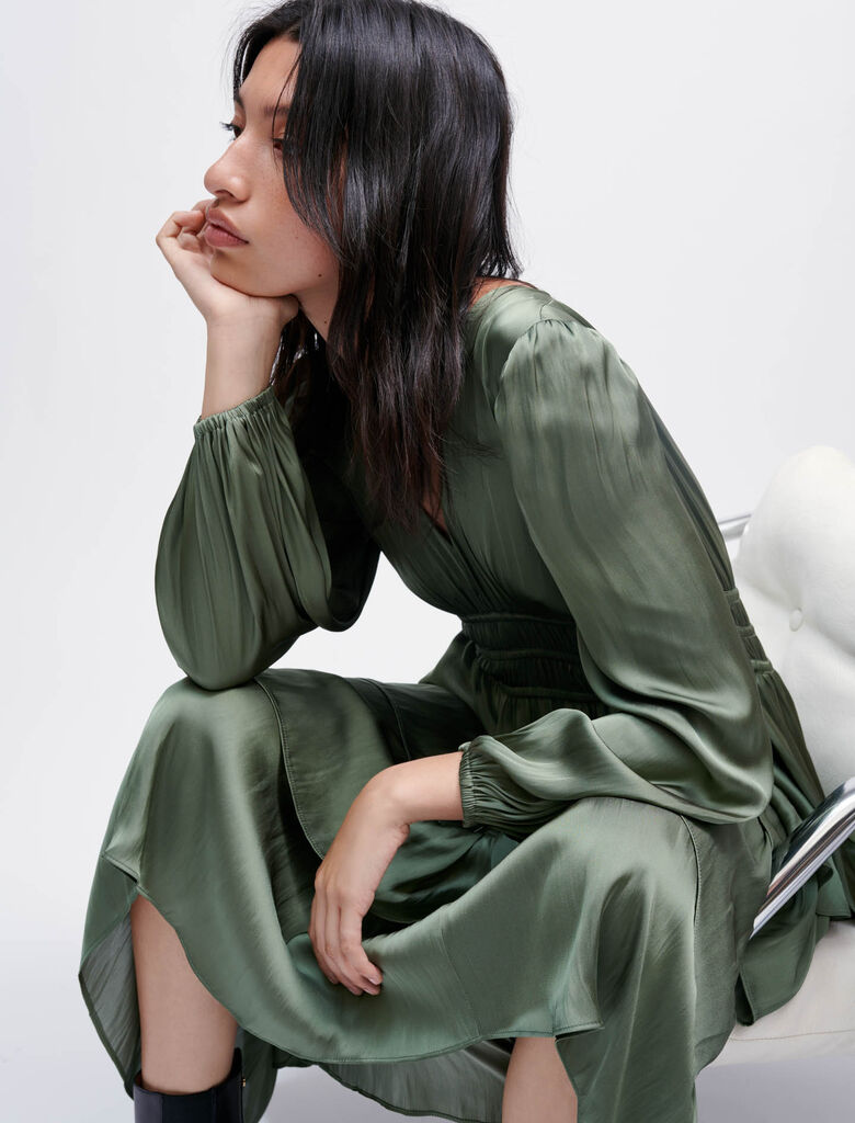 Vestido de raso con volantes