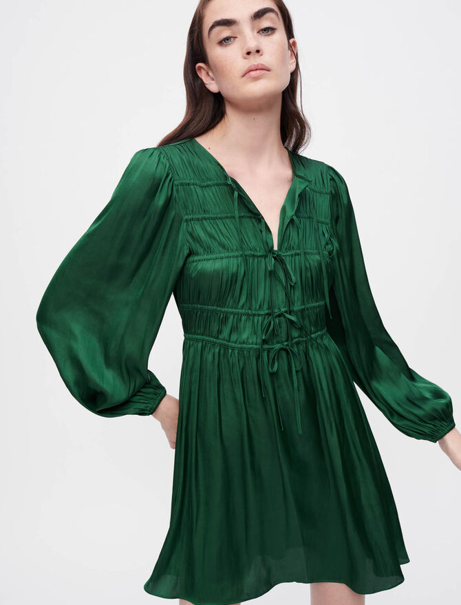 Vestido de satén fruncido con lazos
