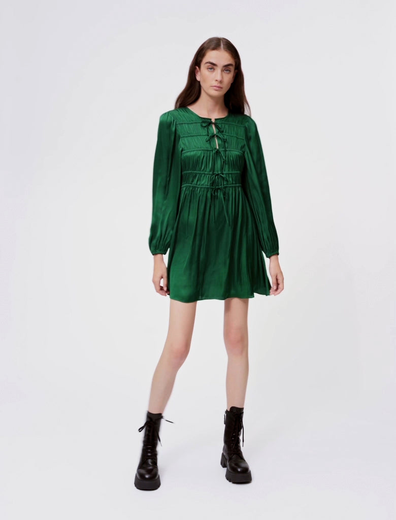 Vestido de satén fruncido con lazos