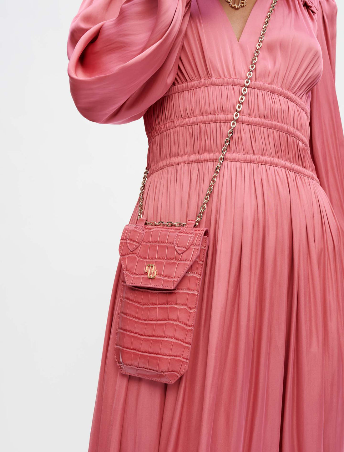 Vestido de raso con volantes
