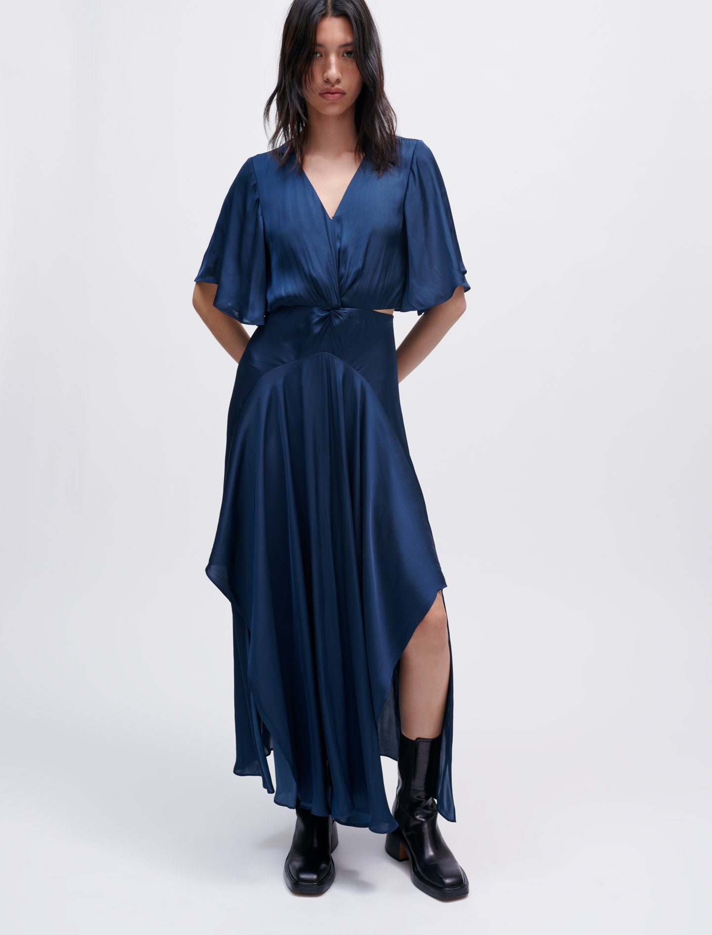 Vestido pañuelo de raso fluido