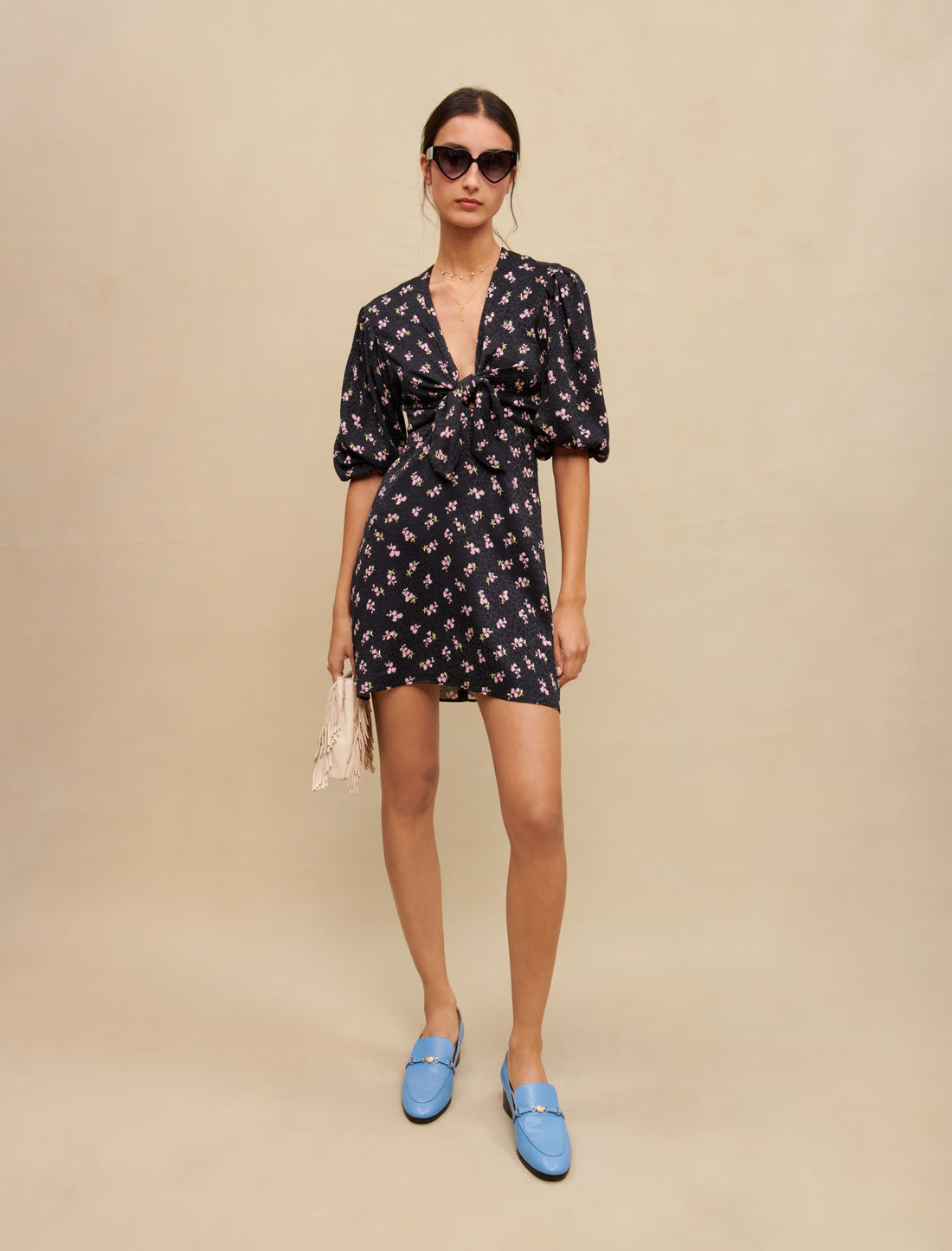 Vestido corto con lazo