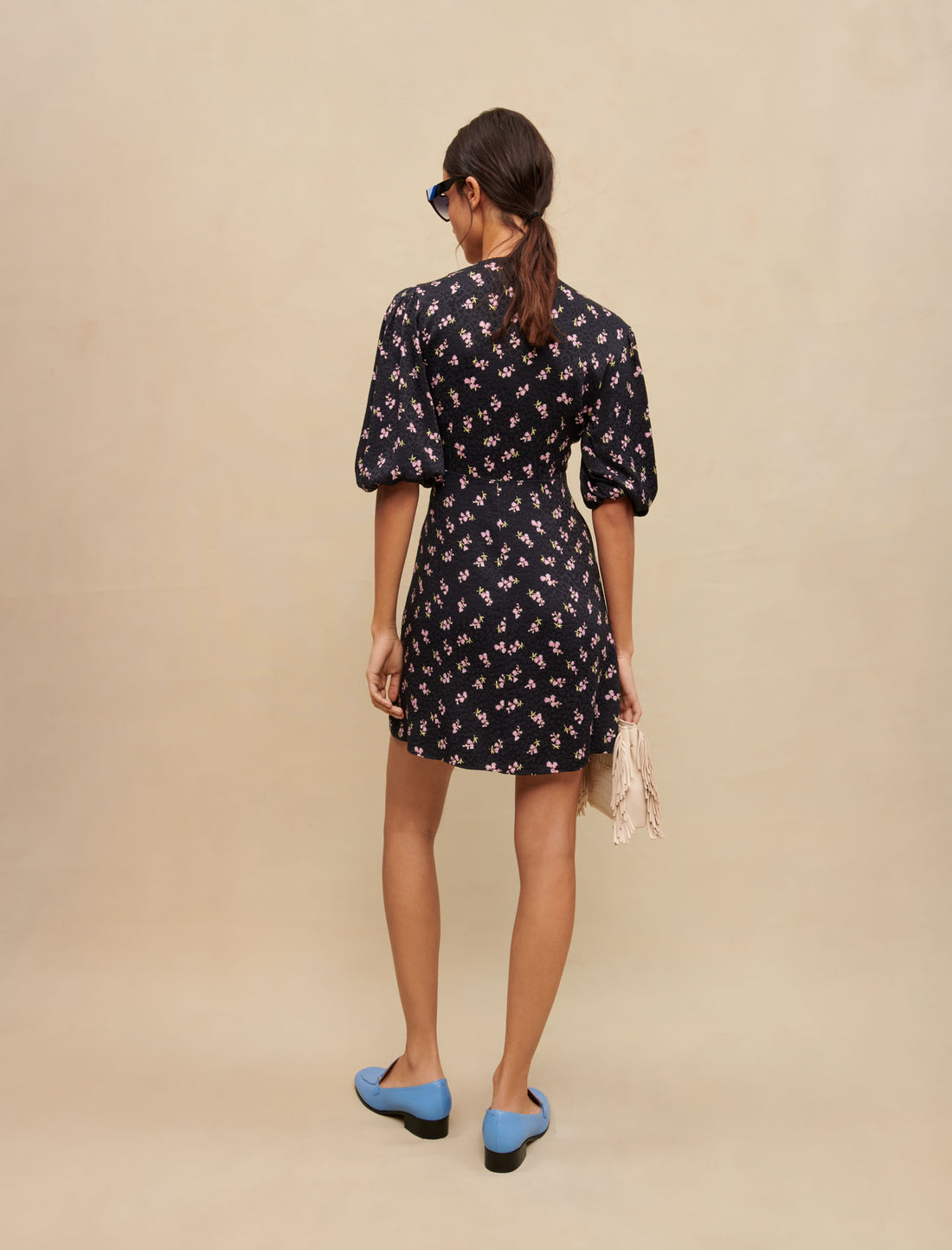 Vestido corto con lazo