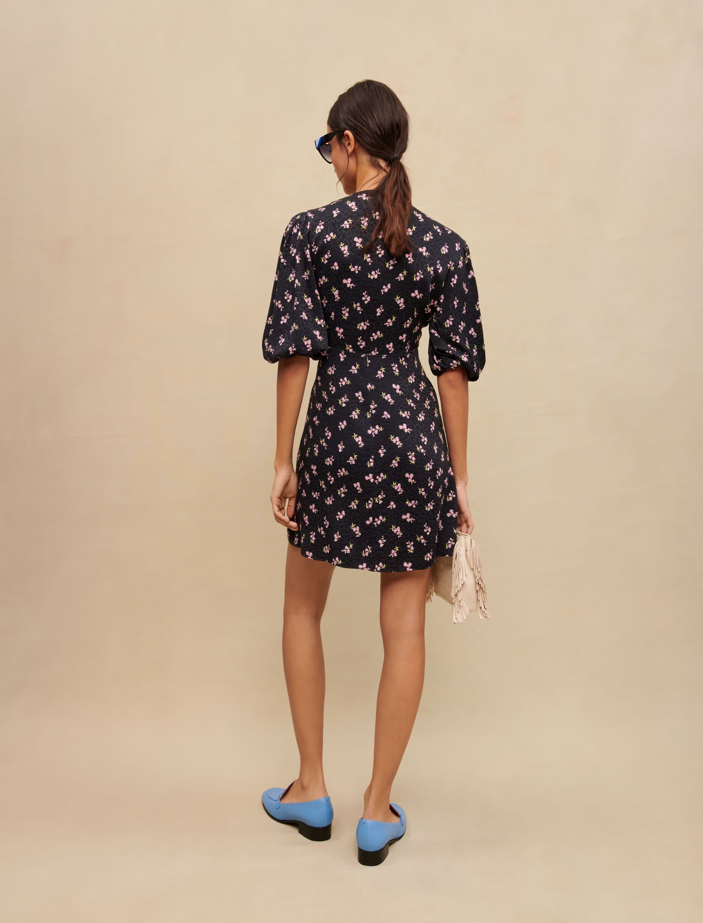 Vestido corto con lazo