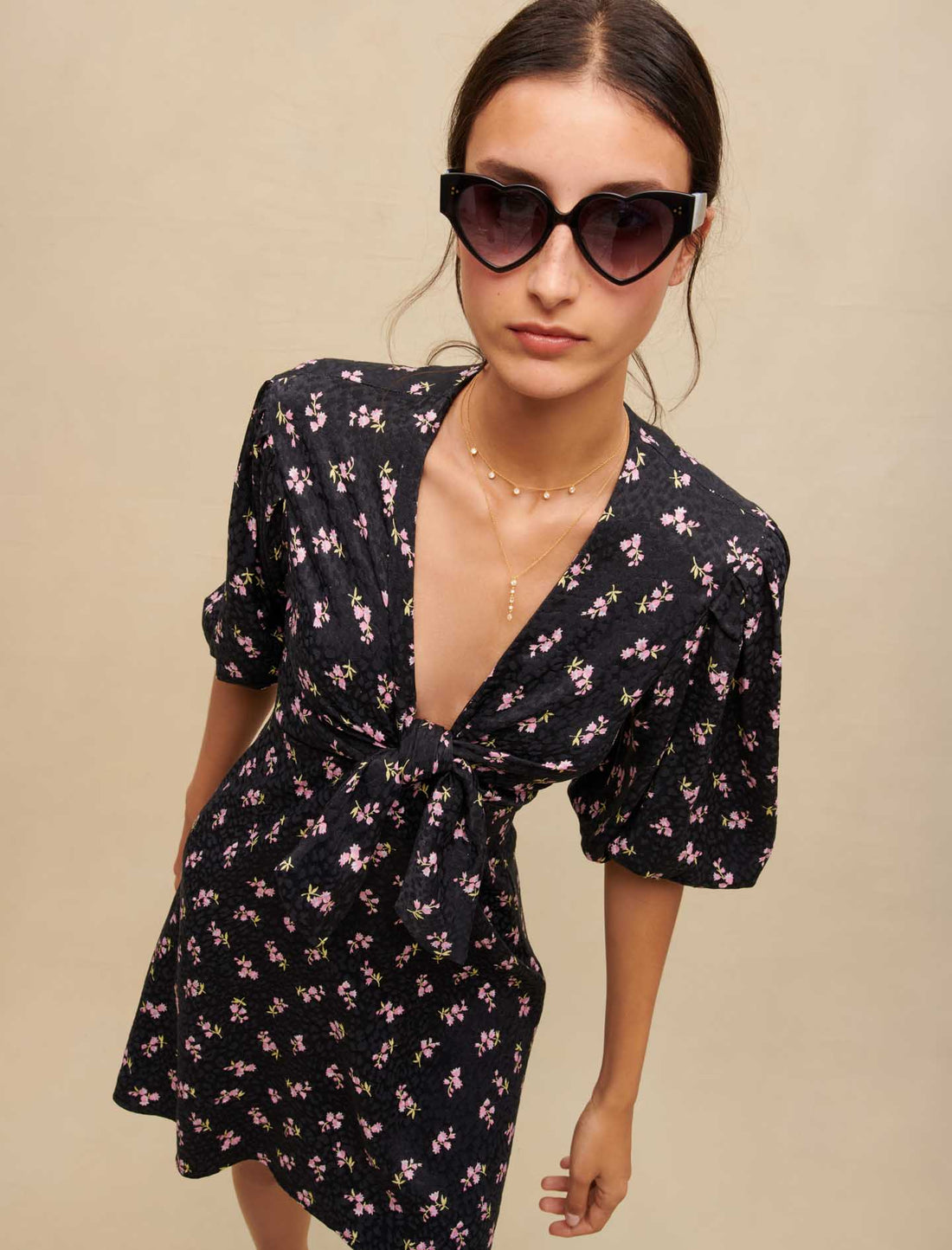 Vestido corto con lazo