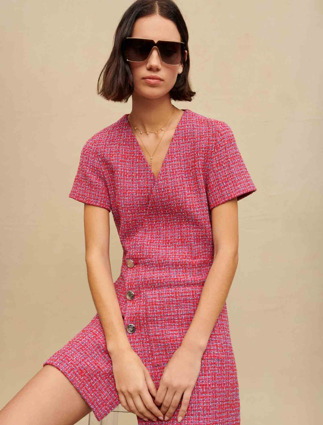 Vestido corto de tweed con espalda abierta