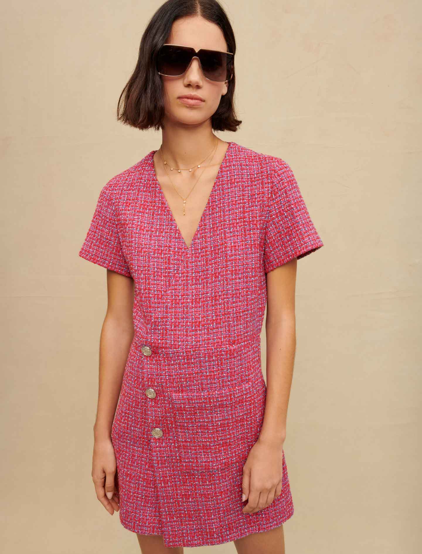 Vestido corto de tweed con espalda abierta