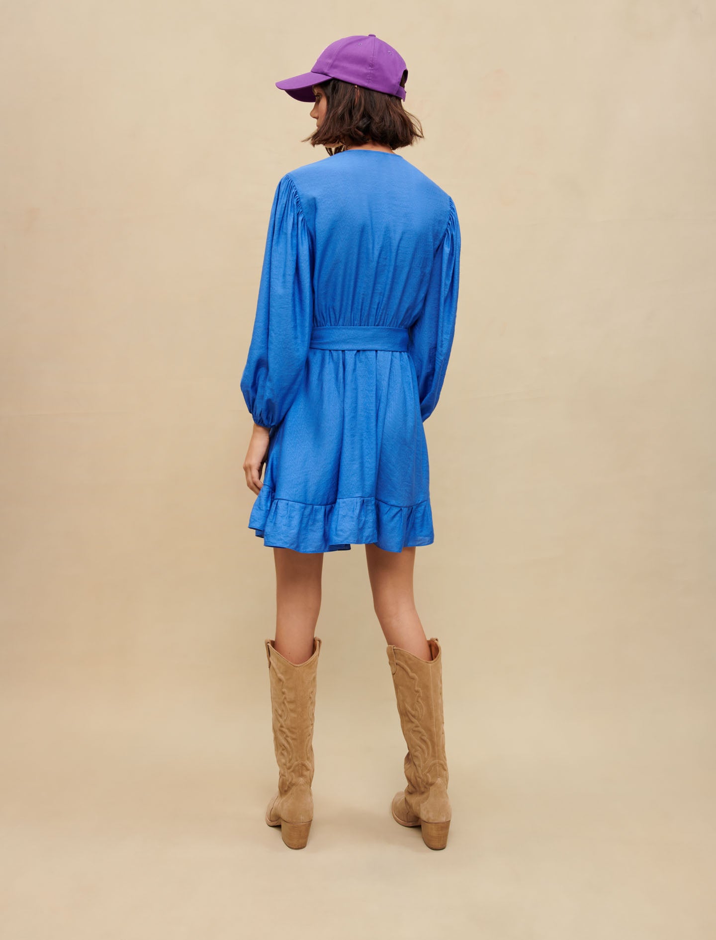 Vestido corto con volantes