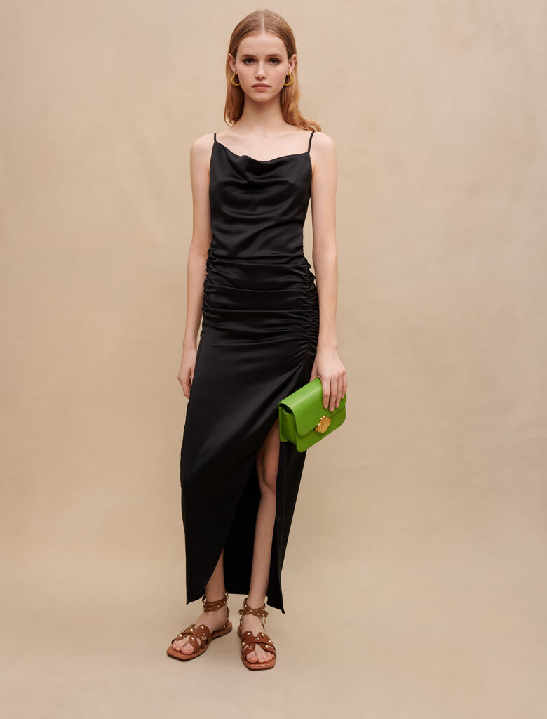 Vestido largo drapeado con abertura