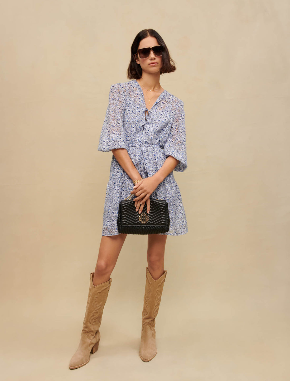 Vestido babydoll azul con cinturón