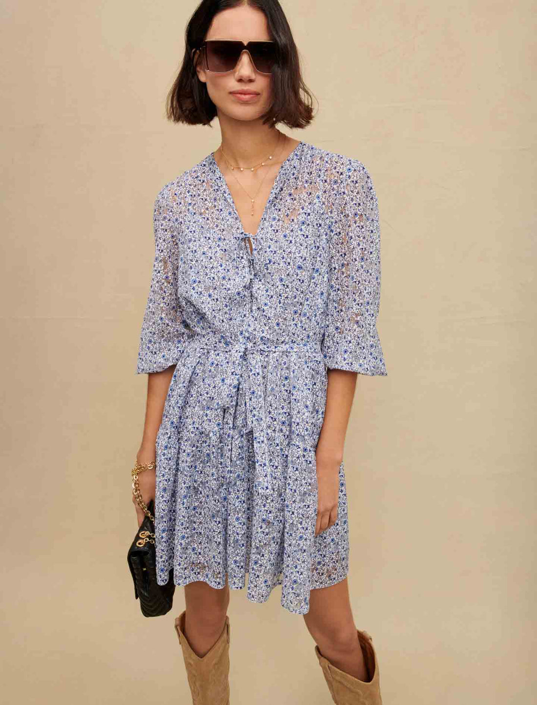 Vestido babydoll azul con cinturón