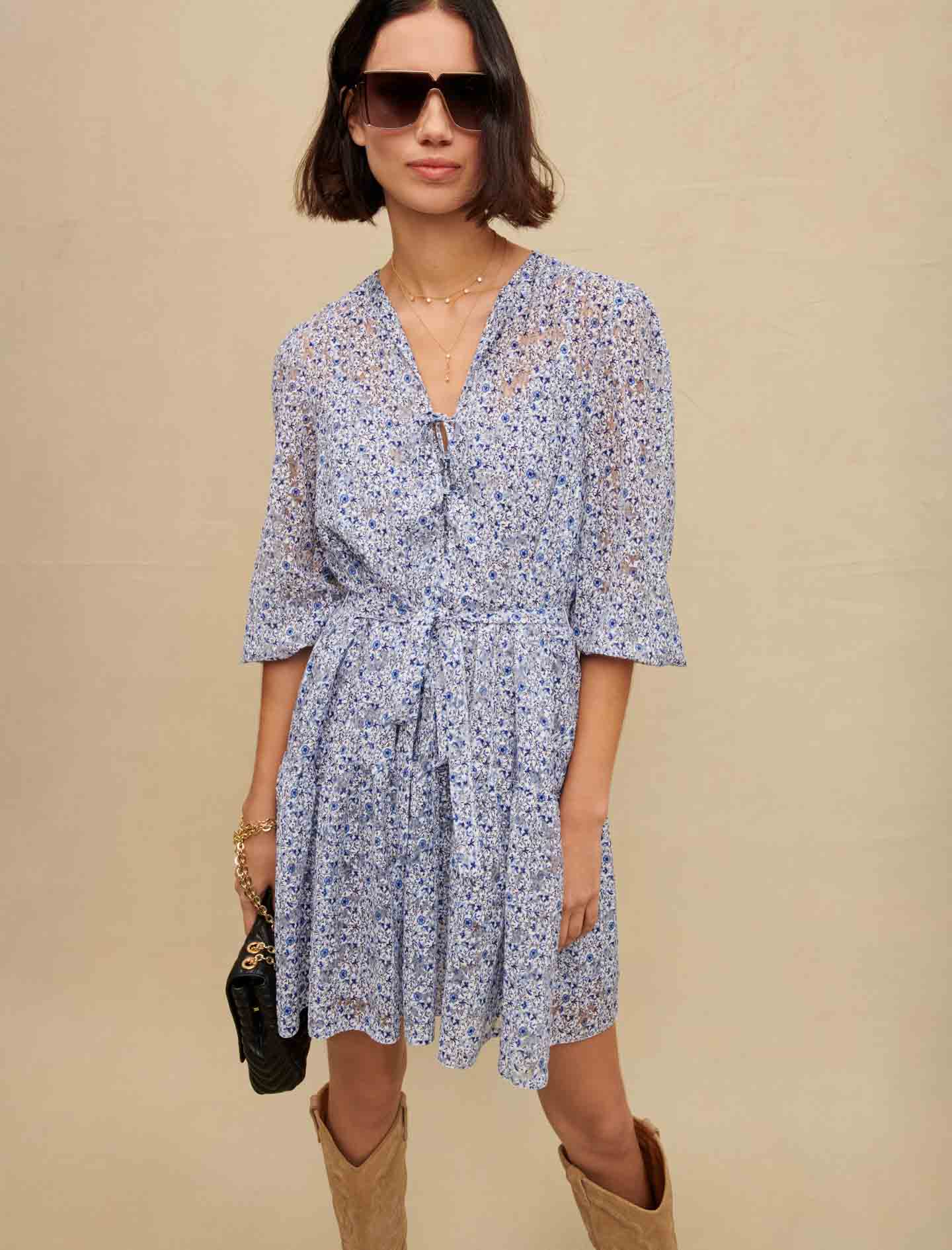 Vestido babydoll azul con cinturón