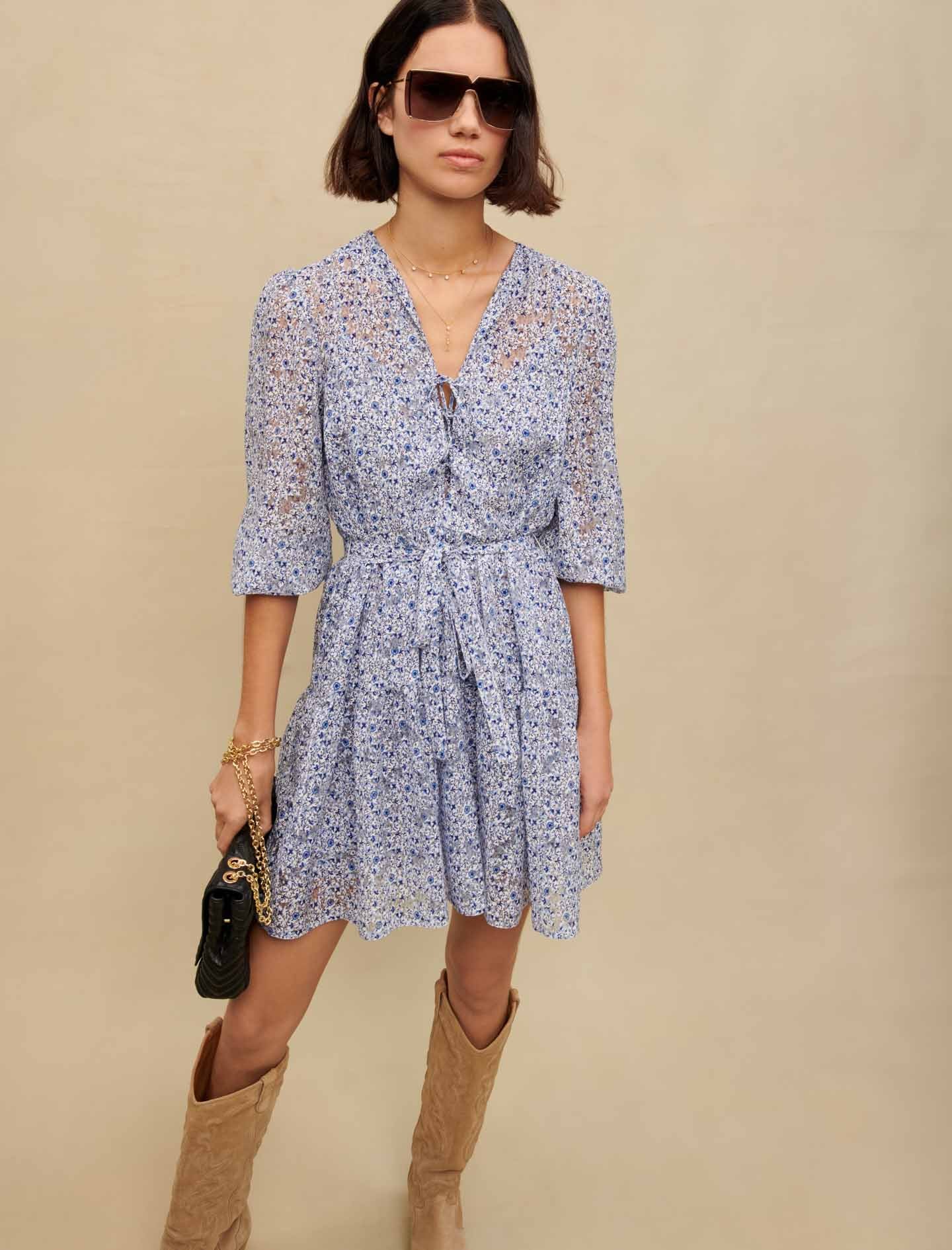 Vestido babydoll azul con cinturón