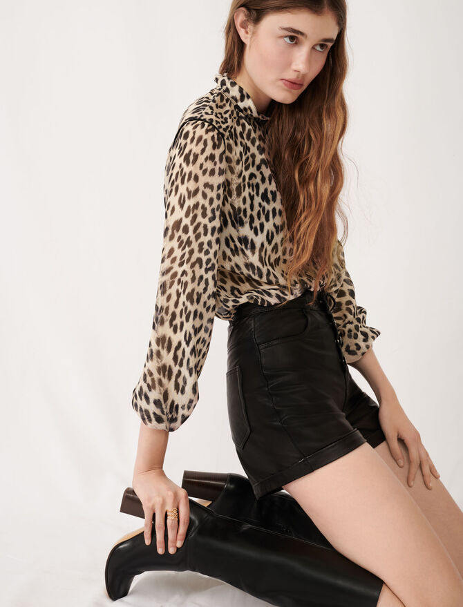 Short de piel con botones