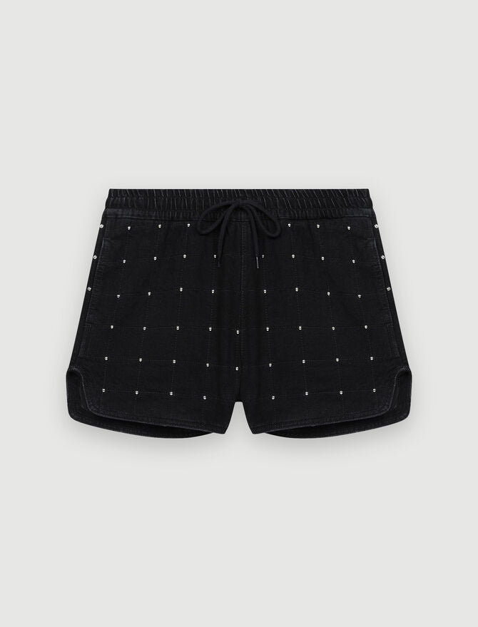 Short vaquero acolchado con tachuelas