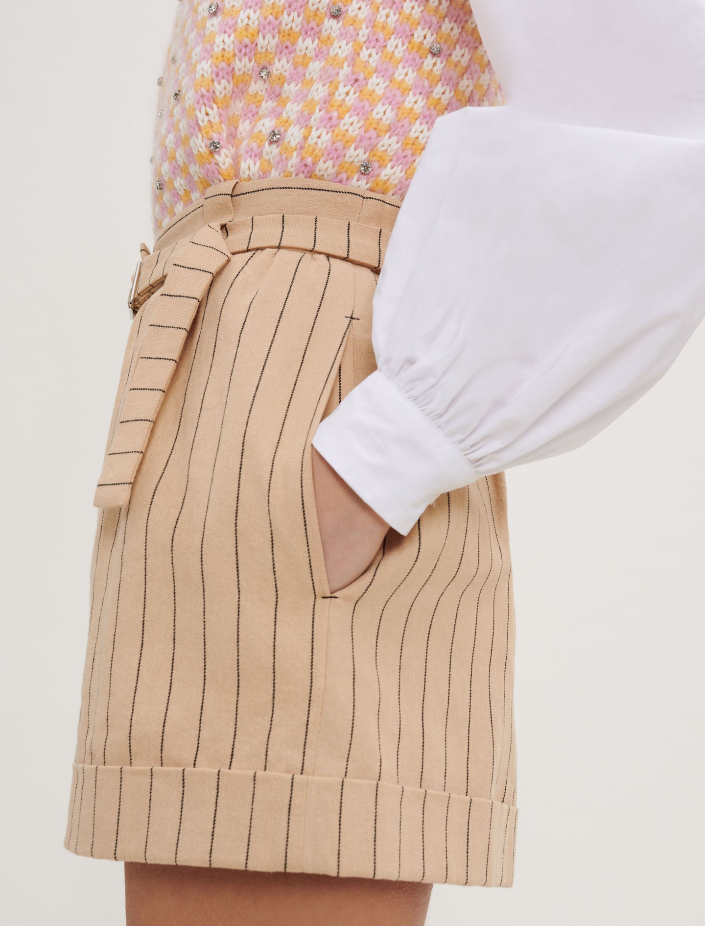 Short de rayas con cinturón