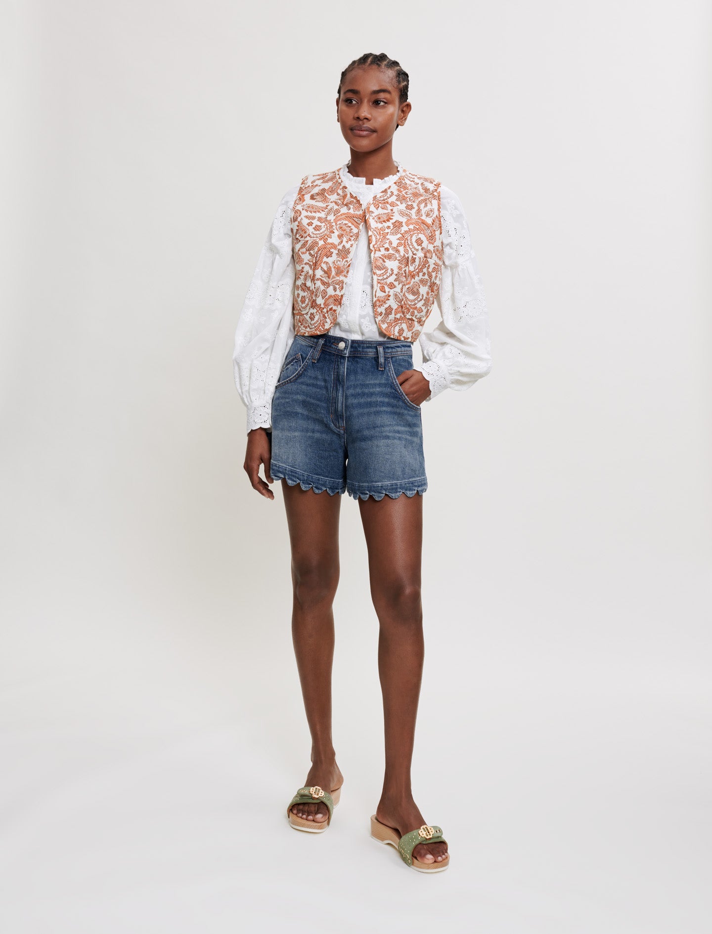 Short de tela vaquera con trecillas